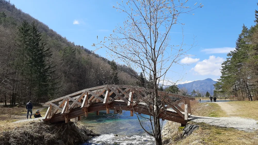 ﻿jezero zavrsnica gorenjska