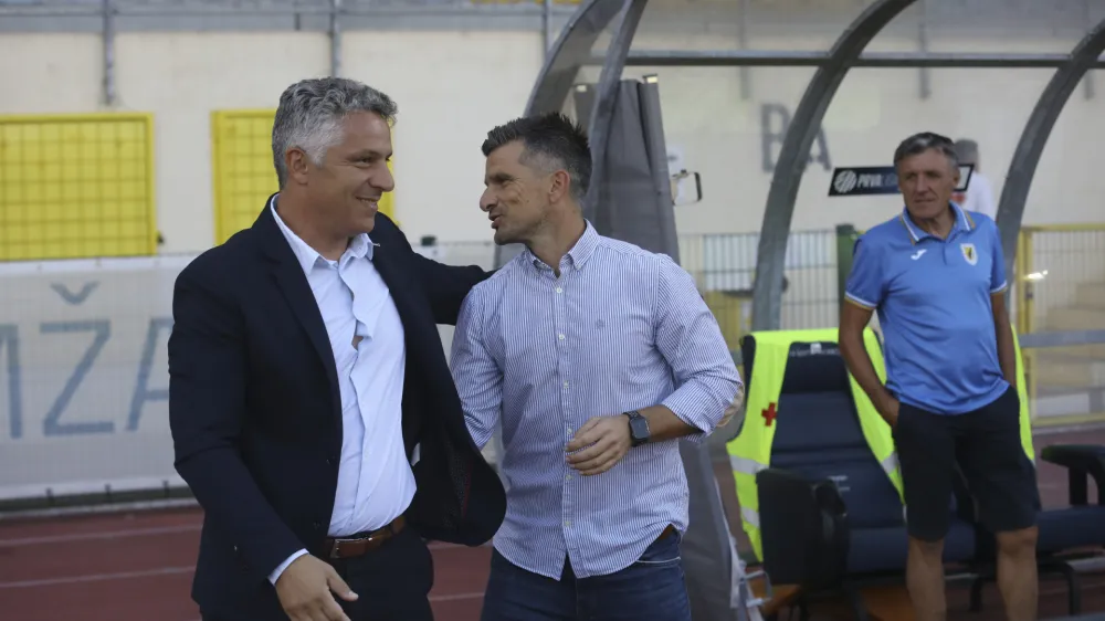 Oliver Bogatinov (levo) je v Radomljah eden izmed štirih trenerjev v prvi ligi, ki sedijo na klopi od začetka sezone. Ljubljančan Zoran Zeljković je Koper zamenjal za Olimpijo. 