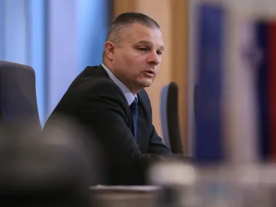 Direktor NPU Darko Muženič naj bi ministrici za javno upravo predstavil umestitev NPU v sistem javnih uslužbencev. F Jaka Gasar Q