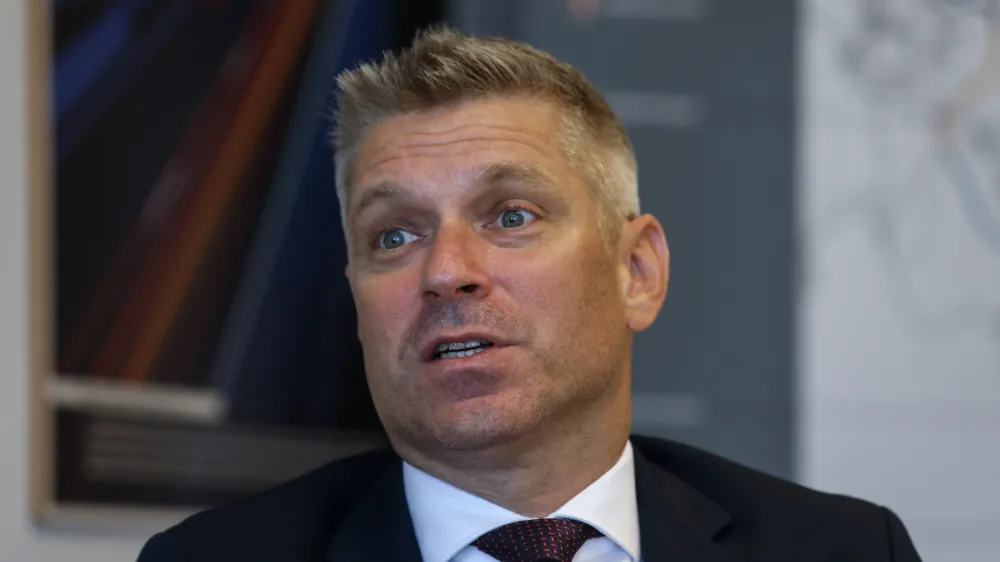 - 30.08.2022 – mag. Valentin Hajdinjak, predsednik uprave DARS, Družba za avtoceste v Republiki Sloveniji  //FOTO: Luka CjuhaOPOMBA: INTERVJU ZA OBJEKTIV 2022