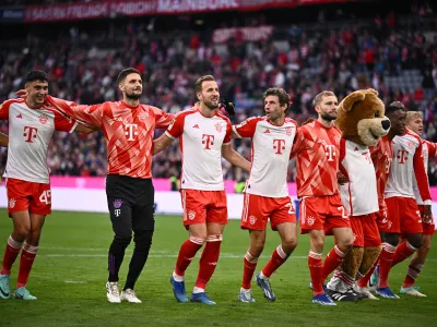 28 October 2023, Bavaria, Munich: Bayern Munich players celebrate after the German Bundesliga soccer match between FC Bayern Munich and SV Darmstadt 98 at Allianz Arena. Photo: Tom Weller/dpa - IMPORTANT NOTICE: DFL and DFB regulations prohibit any use of photographs as image sequences and/or quasi-video.