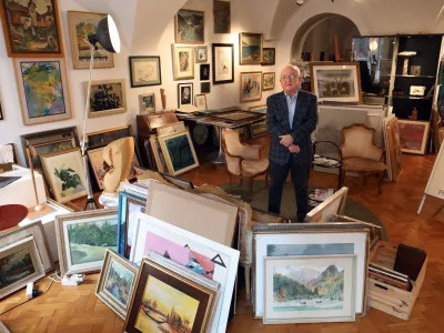 V drugi polovici novembra 80-letni galerist Bo&scaron;tjan Pirc zapira vrata Galerije 22, ki je na Novem trgu prispevala k vzdu&scaron;ju mesta.&nbsp;