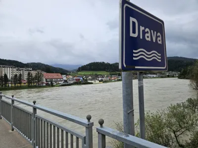 Vuzenica, ob reki Dravi.<br>V Vuzenici so sprozili opozorilno sireno zaradi narascanja reke Drave.<br>Narasla reka Drava.