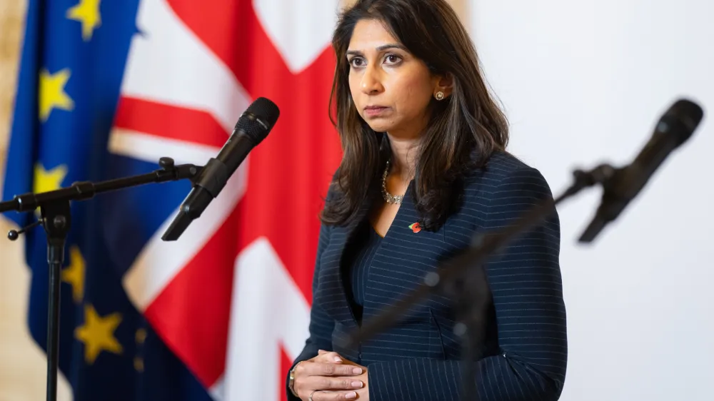 02 November 2023, Austria, Vienna: British Interior Minister Suella Braverman holds a press confrence after a meeting with the Austrian interior minister in Vienna. Photo: Georg Hochmuth/APA/dpa