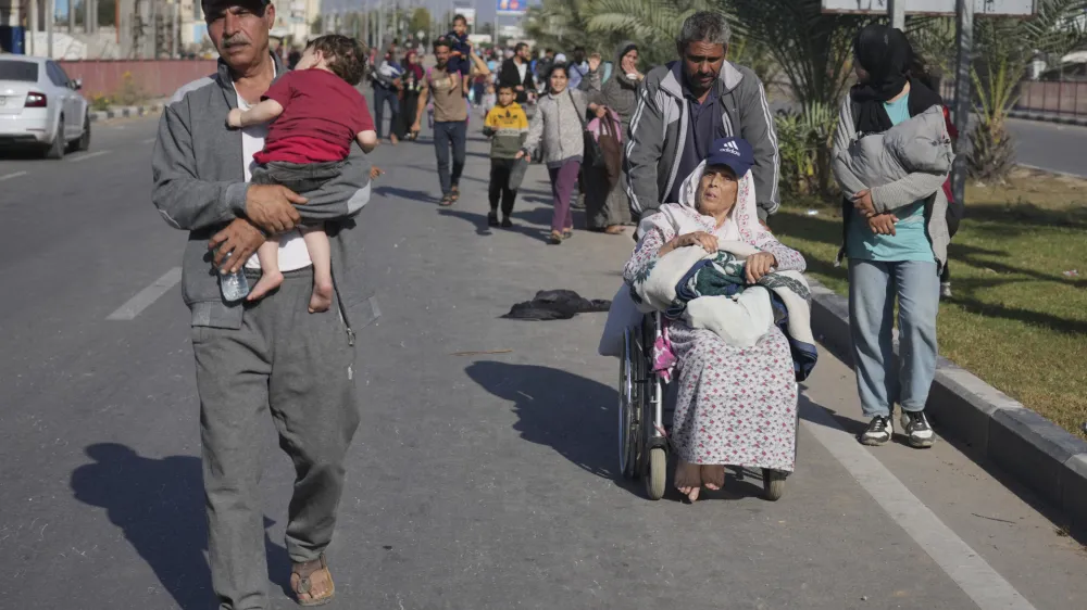 Palestinians flee to the southern Gaza Strip on Salah al-Din Street in Bureij, Gaza Strip, Tuesday, Nov. 7, 2023. (AP Photo/Hatem Moussa)