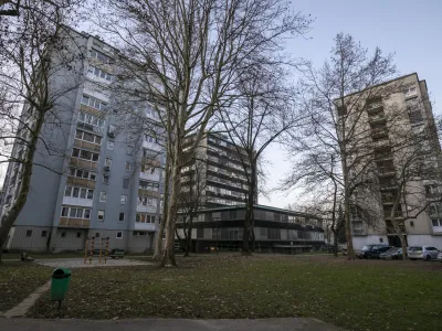 ﻿- 23.01.2020 – Hudovernikova ulica 4 v Ljubljani – potresno ogrožena stolpnica - //FOTO: Matjaž Rušt