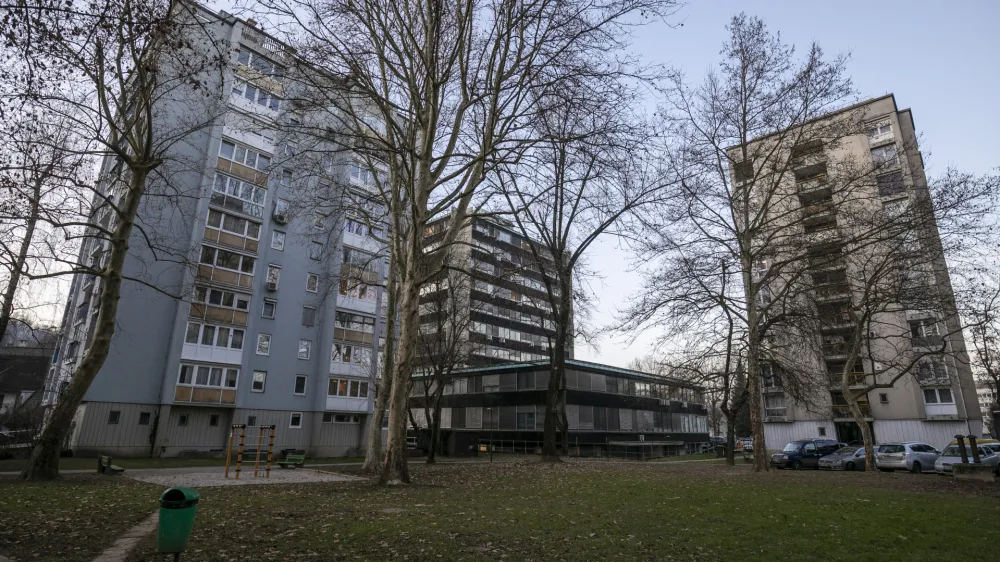 ﻿- 23.01.2020 – Hudovernikova ulica 4 v Ljubljani – potresno ogrožena stolpnica - //FOTO: Matjaž Rušt