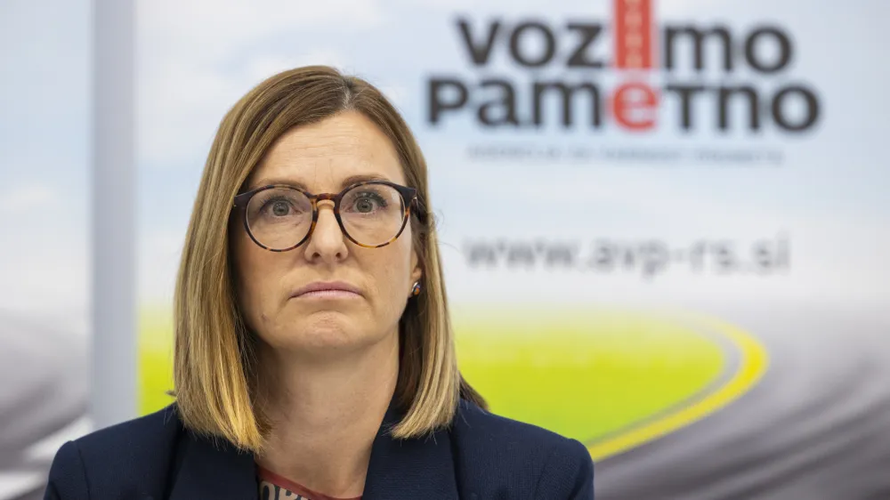 Ljubljana, izpitni center.<br>Odprtje mednarodne strokovne konference o evropskih praksah in naprednih strategijah za zmanjsevanje voznje pod vplivom alkohola v organizaciji Evropskega sveta za varnost v prometu in Javne agencije RS za varnost prometa (AVP).<br>V. d. direktorice AVP Simona Felser.