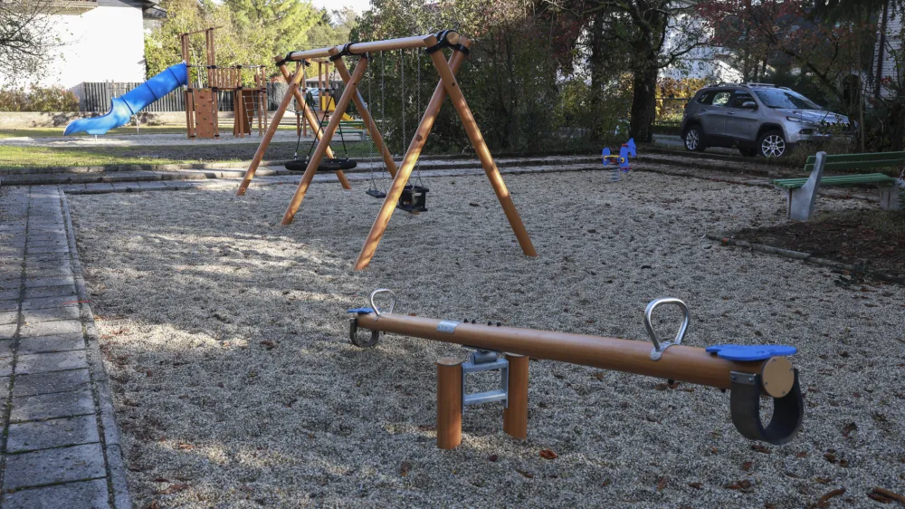 V Podutiku so uredili novo otroško igrišče. 
