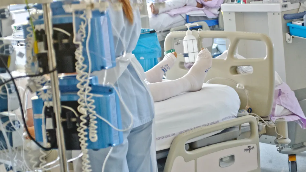 Slovensko zdravstvo se, kot je razvidno tudi iz zadnje primerjave kakovosti oskrbe v državah OECD, ni razvijalo enakomerno. Fotografija je simbolična.
 