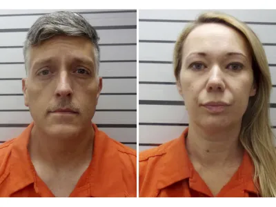 Zakonca Jon in Carrie Hallford sta v priporu. Tožilstvo jima očita, da sta na sprijen način zavajala žalujoče, saj sta namesto posmrtnih ostankov svojcev krste in žare polnila s prahom in drugo umazanijo. 