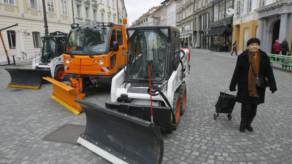 - novi snežni plugi za pluženje v središču mesta - zimska služba KPL//FOTO: Jaka AdamičOPOMBA: ZA OBJAVO V ČASOPISU DNEVNIK