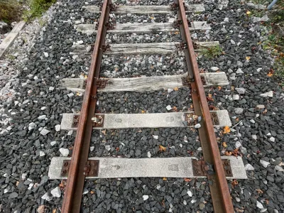 Abandoned line Villa Opicina - Krepelje, the border (concrete sleepers Italy, wood Slovenia)
