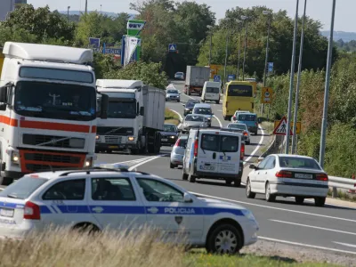 zaradi tehničnik težav zaprt predor Kastelec  - Primorska avtocesta - zaprt promet v obe smeri zaradi napak v krmilno nadzornih sistemih v predorih Dekani in Kastelec -   ///FOTO: Luka Cjuha