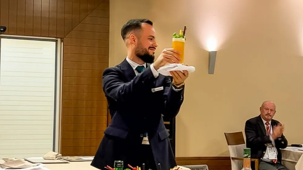 Kristjan Plavšić je dobitnik srebrnega priznanja v tekmovanju mešanja pijač.