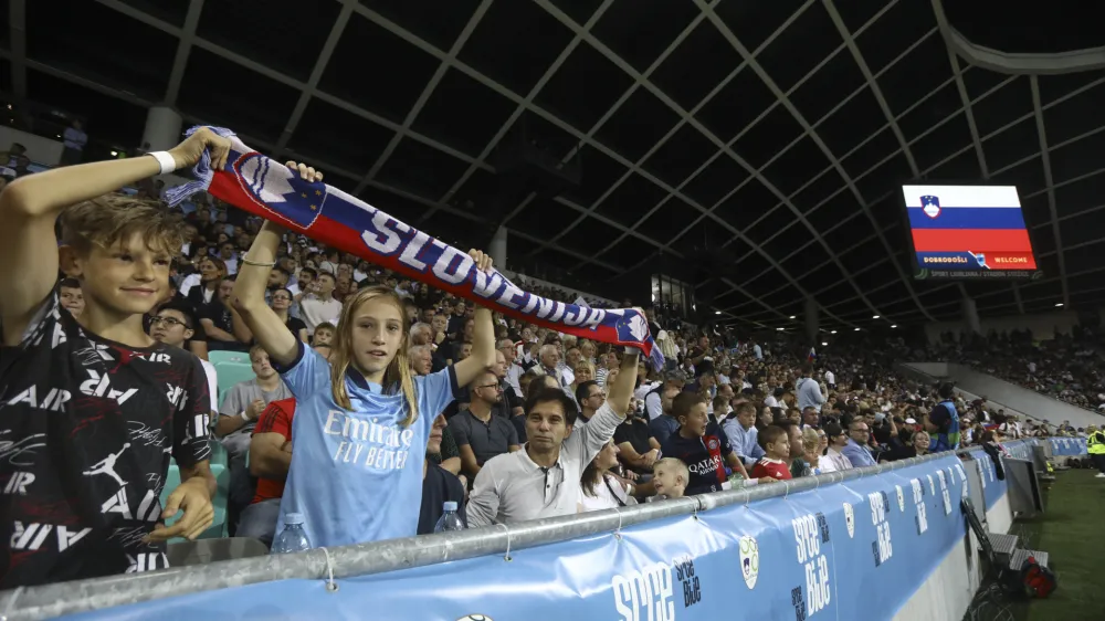 - 15.09.2023 - Stadion Stožice - Zvezde nogometa za žrtve poplav - dobrodelna nogometna tekma za pomoč prizadetim v nedavnih poplavah v Sloveniji na pobudo predsednika Evropske nogometne zveze Uefe Aleksandra Čeferina, //FOTO: Luka Cjuha