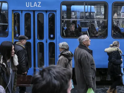 ﻿- 15.02.2016 - Hrvaška - Zagreb - Trg bana Josipa Jelačića - tramvaj  //FOTO: Jaka Gasar