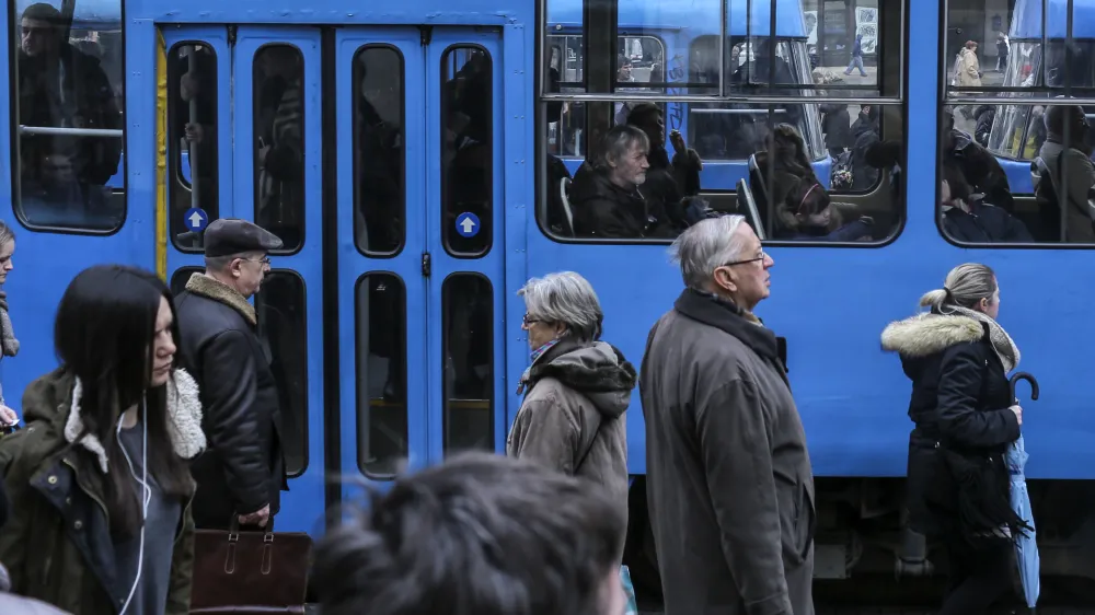 ﻿- 15.02.2016 - Hrvaška - Zagreb - Trg bana Josipa Jelačića - tramvaj  //FOTO: Jaka Gasar