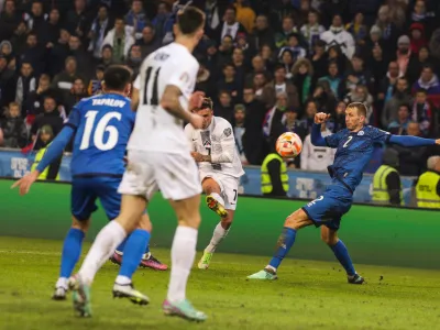 Benjamin Verbič, 2. gol- 20.11.2023 – nogomet – Slovenija: Kazahstan, kvalifikacije za nogometno evropsko prvenstvo EP 2024, 10. krog: skupina H, - slovenska nogometna reprezentanca se je uvrstila na Euro 2024 - slavje //FOTO: Bojan Velikonja