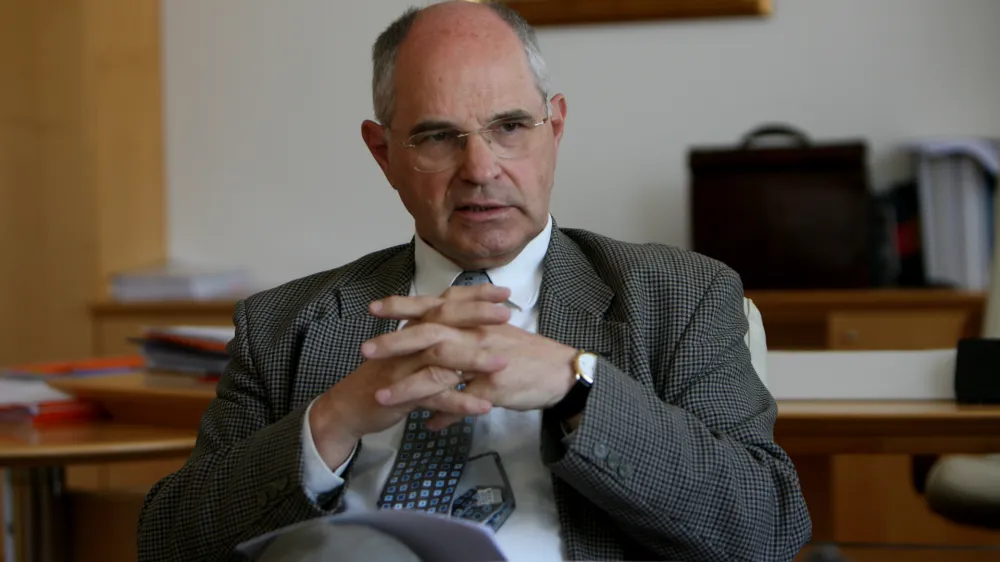 Nekdanji ustavni sodnik in generalni državni tožilec Zvonko Fišer je eden izmed štirih članov novega državnotožilskega sveta, ki jih je izvolil državni zbor.
 