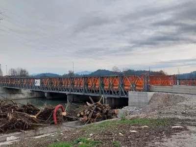 V začetku decembra je v načrtu tudi odstranitev porušenega mostu na Viru pri Domžalah.