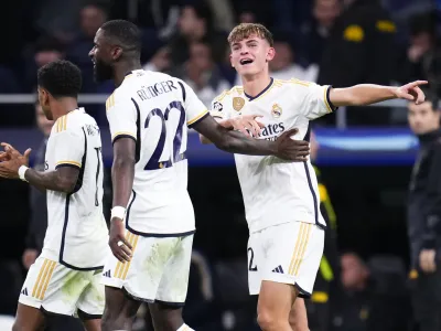 Real Madrid's Nico Paz, right, celebrates with teammates after scoring his side's third goal during the Champions League Group C soccer match between Real Madrid and Napoli at the Santiago Bernabeu stadium in Madrid, Spain, Wednesday, Nov. 29, 2023. (AP Photo/Manu Fernandez)