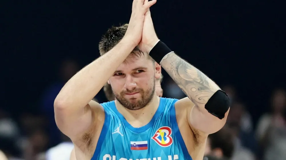 Basketball - FIBA World Cup 2023 - Classification Games 7-8 - Italy v Slovenia - Mall of Asia Arena, Manila, Philippines - September 9, 2023 Slovenia's Luka Doncic applauds fans after the match REUTERS/Eloisa Lopez