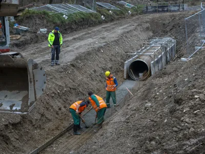 ﻿- 25.11.2019 - Povezovalni kanalizacijski kanal C0 - gradnja kanalizacijskega omrežja in povezovalnega kanalizacijskega kanala v Mestni občini Ljubljana - projekt odvajanja in čiščenja odpadne vode na območju občin Vodice in Medvode – kanalizacija -   //FOTO: Luka Cjuha..