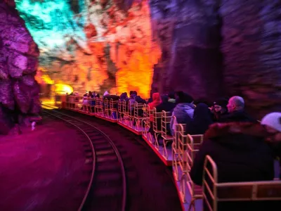 Prižig luči v Postojnski jami