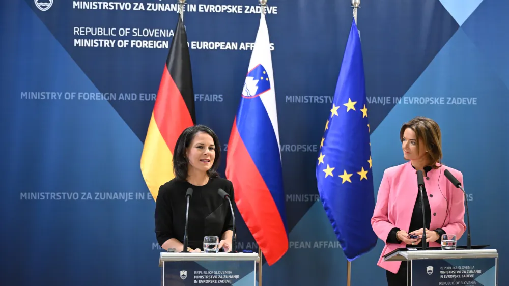 Ljubljana, MZEZ.<br>Obisk nemske ministrice za zunanje zadeve Annalene Baerbock.<br>Skupna novinarska konferenca zunanjih ministric Annalene Baerbock in Tanje Fajon.