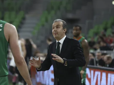 trener ko&scaron;arkarjev Olimpije Simone Pianigiani- 15.11.2023 &ndash; ko&scaron;arka - Cedevita Olimpija: Hamburg Towers, evropski pokal, 7. krog: skupina A: //FOTO: Luka Cjuha