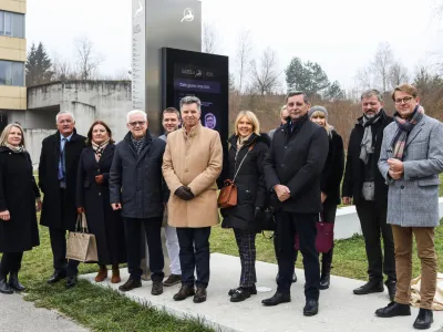 - Romana Špende, novinarka Dnevnika,- Dejan Crnek podžupan MOL,- Bogomir Strašek, predsednik sveta Gazele in gen. dir. KLS Ljubno,- Damir Popović, direktor IMP Pumps, prejemnice zlate Gazele 2023.,- Miran Lesjak, odgovorni urednik časnika Dnevnik,- dr. Jernej Pintar, direktor tehnološkega parka,- Petra Golmajer, vodja trženja časopisa Dnevnik,08.12.2023. - Slovesnost in lepljenje ploščice posvečene Gazeli 2023 IMP Pumps z imenom v Parku Gazel v Tehnološkem parku Ljubljana.//FOTO: Bojan Velikonja