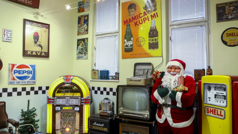 Retro božični bazar je v Pegleznu odprt do 23. decembra. 