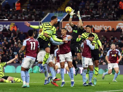 Soccer Football - Premier League - Aston Villa v Arsenal - Villa Park, Birmingham, Britain - December 9, 2023 Arsenal's Gabriel in action with Aston Villa's Emiliano Martinez REUTERS/David Klein NO USE WITH UNAUTHORIZED AUDIO, VIDEO, DATA, FIXTURE LISTS, CLUB/LEAGUE LOGOS OR 'LIVE' SERVICES. ONLINE IN-MATCH USE LIMITED TO 45 IMAGES, NO VIDEO EMULATION. NO USE IN BETTING, GAMES OR SINGLE CLUB/LEAGUE/PLAYER PUBLICATIONS.