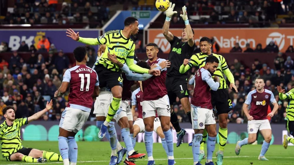 Soccer Football - Premier League - Aston Villa v Arsenal - Villa Park, Birmingham, Britain - December 9, 2023 Arsenal's Gabriel in action with Aston Villa's Emiliano Martinez REUTERS/David Klein NO USE WITH UNAUTHORIZED AUDIO, VIDEO, DATA, FIXTURE LISTS, CLUB/LEAGUE LOGOS OR 'LIVE' SERVICES. ONLINE IN-MATCH USE LIMITED TO 45 IMAGES, NO VIDEO EMULATION. NO USE IN BETTING, GAMES OR SINGLE CLUB/LEAGUE/PLAYER PUBLICATIONS.