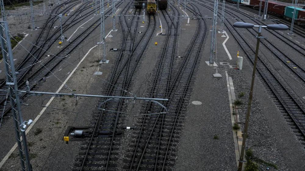﻿- 25.11.2016 - Koper - infrastrukturni projekt Drugi tir - izgradnja drugega železniškega tira med Divačo in Koprom v dolžini 27 kilometrov - železniška proga - železniški tir - železnica - Slovenske železnice (SŽ)  //FOTO: Jaka Gasar