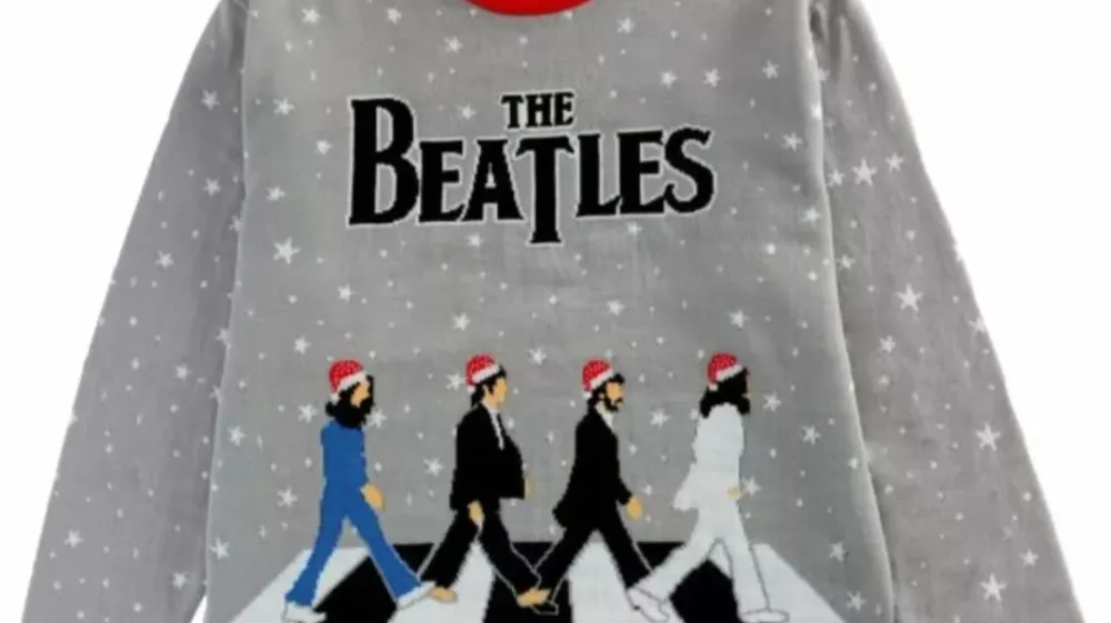 božični pulover z ikonično naslovnico albuma "Abbey Road". 