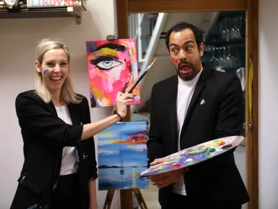 &Scaron;pela Vizjak in Vasja Stojanovski sta zasnovala ustvarjalni in družabni program Arty Party.&nbsp;