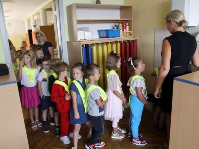 Pedagogi opozarjajo, da opravljajo delo, ki močno presega njihovo stroko. Fotografija je simbolična. 