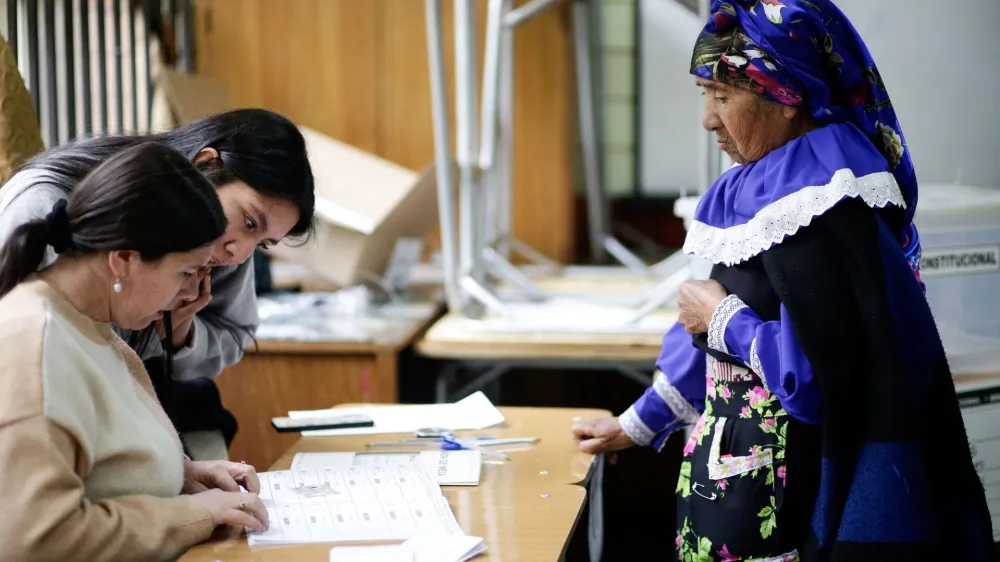 A woman stands to vote during a referendum on a new Chilean constitution, in Temuco, Chile, December 17, 2023. REUTERS/Juan Gonzalez