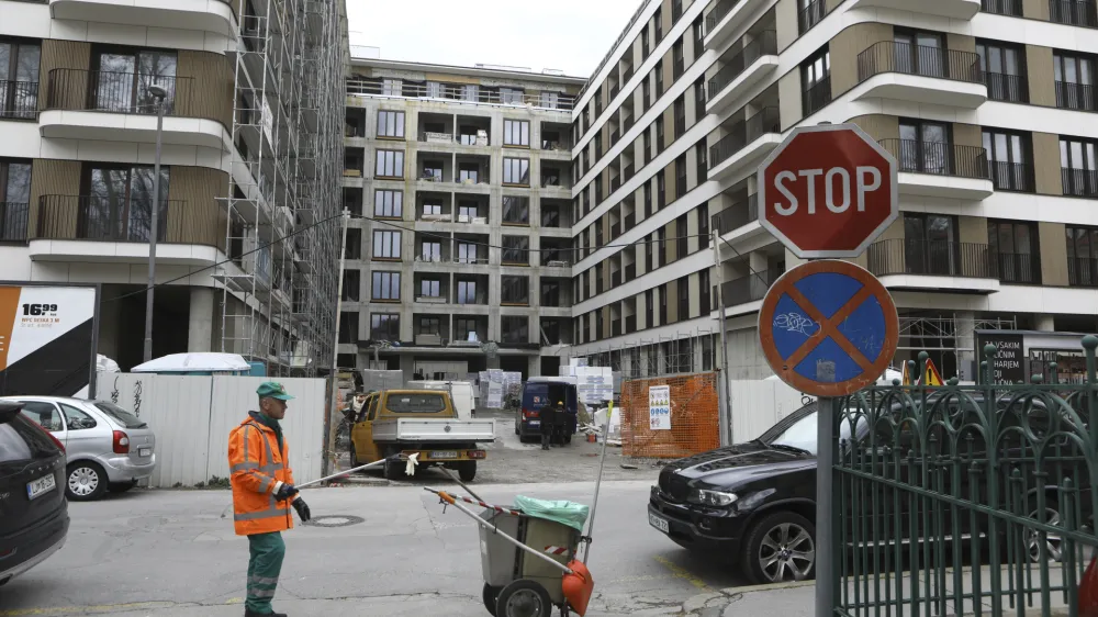 - simbolična fotografija - stanovanja - gradnja stanovanj, gradbišče, stanovanjska problematika mladih, nepremičnine<br><br>- 17.04.2023 - Poslovno stanovanjski kompleks Palais & Villa Schellenburg (nekdanji Kolizej) - gradnja dveh objektov palača in vila Schellenburg ob Gosposvetski cesti v Ljubljani,<br><br>FOTO: Luka Cjuha