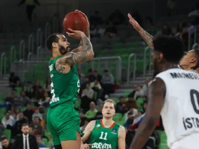 Košarkar Olimpije Justin Cobbs kljub 19 točkam ni uspel preprečiti poraza proti Bešiktašu.