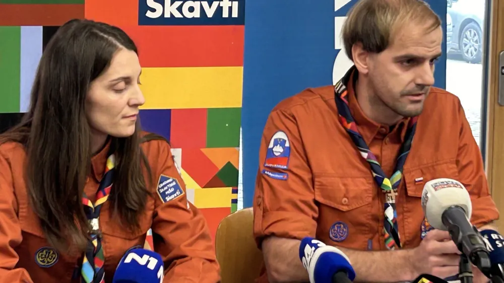 Ljubljana, Skavtska hisa.<br>Novinarska konferenca Zdruzenja slovenskih katoliskih skavtinj in skavtov, na kateri sta nacelnika Tjasa Susin in Nejc Kurbus spregovorila o sumu kaznivega dejanja zoper spolno nedotakljivost mladoletnih oseb zoper enega izmed prostovoljcev ZSKSS.