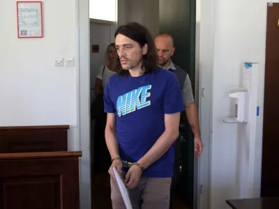 Nika Stariho zadnje čase le redko pripeljejo na sodišče, vse več je narokov, ki potekajo prek videokonference. 