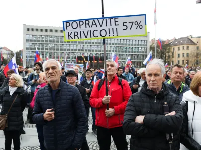 - 31.03.2023 - Trg republike &ndash; protestni shod upokojencev v organizaciji ljudske iniciative Glas upokojencev Slovenije&nbsp;in In&scaron;titut 1. oktober&nbsp;; &ndash; upokojenci zahtevali vi&scaron;je pokojnine &ndash; protest -&nbsp;//FOTO: Bojan Velikonja