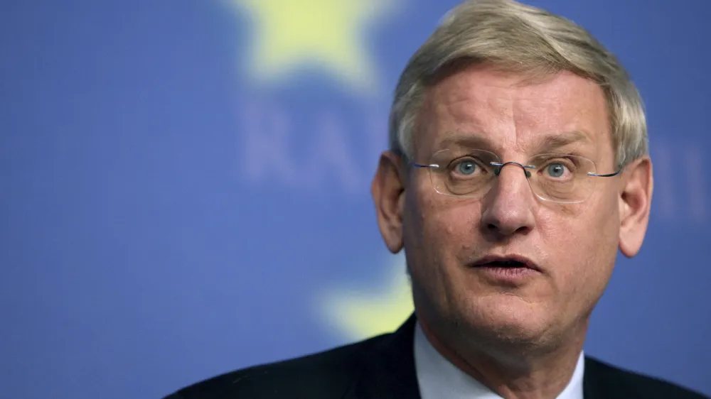 Sweden's Foreign Minister Carl Bildt addresses the media after an EU foreign ministers council in Luxembourg, Tuesday, Oct. 27, 2009. EU foreign ministers gave their backing Tuesday to a revamp of the European Union's civilian aid strategy in Afghanistan. (AP Photo/Geert Vanden Wijngaert)
