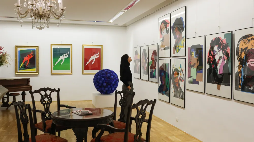 - 21.12.2023 – Galerija Visconti Fine Art, Mestni trg 18 – razstava Andy Warhol "Vse barve pop-a" v počastitev 95 letnice rojstva Andyja Warhola, zvezde popa //FOTO: Bojan Velikonja