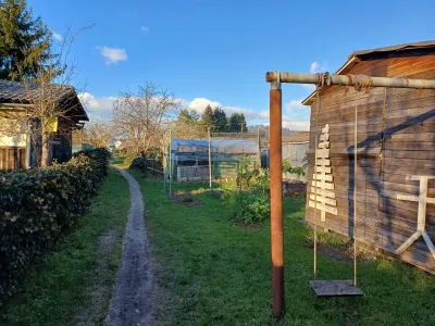 Vrtičkarje v Preski so pozvali, da z zemljišča, ki ga uporabljajo, odstranijo vse stvari. 