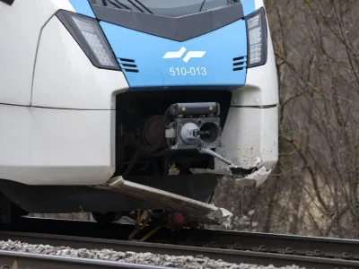 - 21.12.2023 – Postojna - železniška nesreča – potniški vlak je zbil šest delavcev Slovenskih železnic, ki so na tirih opravljali vzdrževalna dela, dve osebi sta umrli, štirje huje poškodovani - železniška proga na železniškem prehodu Rakitnik med Prestrankom in Postojno //FOTO: Jaka Gasar