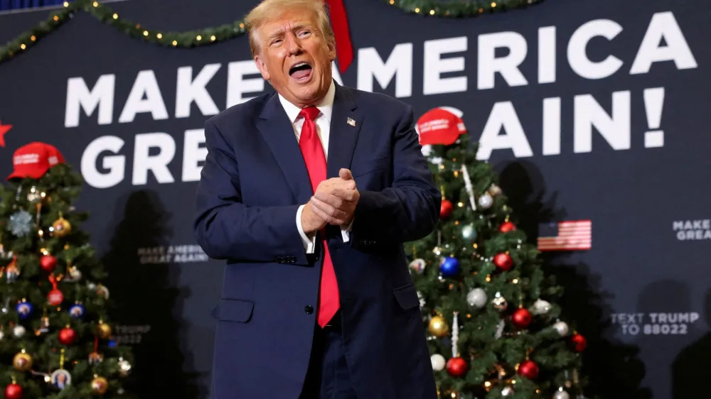 Republican presidential candidate and former U.S. President Donald Trump attends a campaign event in Waterloo, Iowa, U.S. December 19, 2023. REUTERS/Scott Morgan   TPX IMAGES OF THE DAY